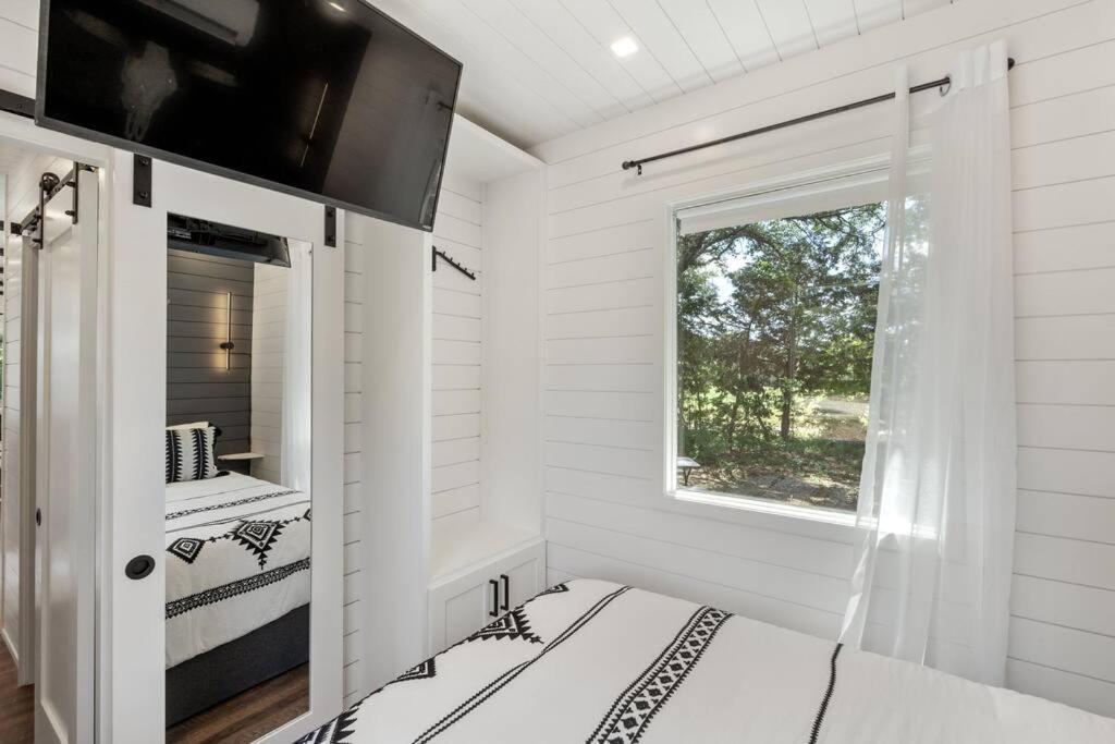 The Lonely Bull Luxury Container Home On 5 Acres Weatherford Exterior foto