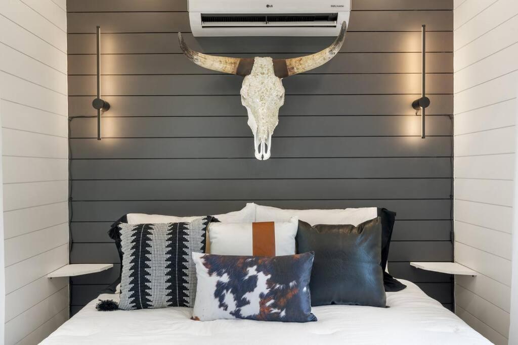 The Lonely Bull Luxury Container Home On 5 Acres Weatherford Exterior foto